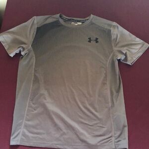 Under Armour boys size L heat gear tshirt